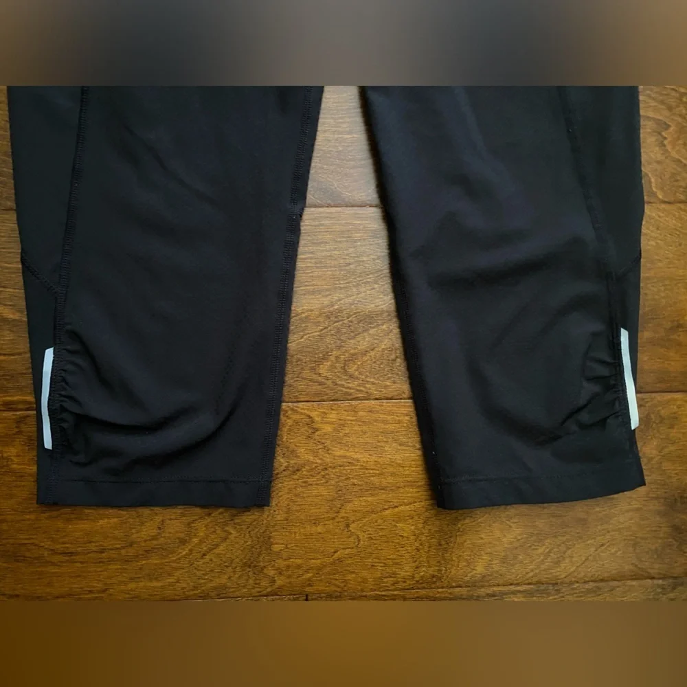 Athleta Be Free Dobby Knicker Capri Leggings Women's Small Black Activewear Crop - Picture 8 of 12